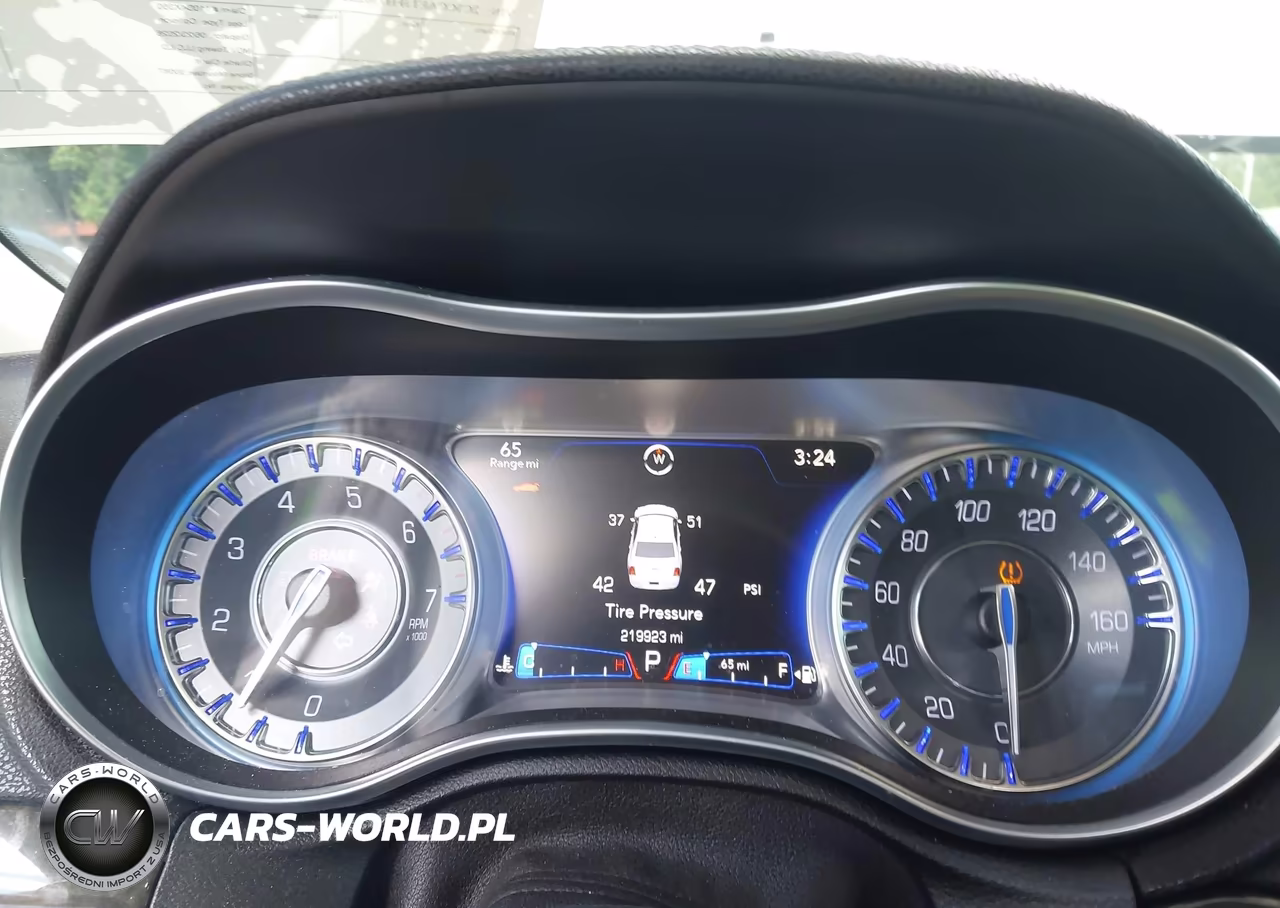2015 Chrysler 300C VIN:2C3CCAET3FH736226 - 7