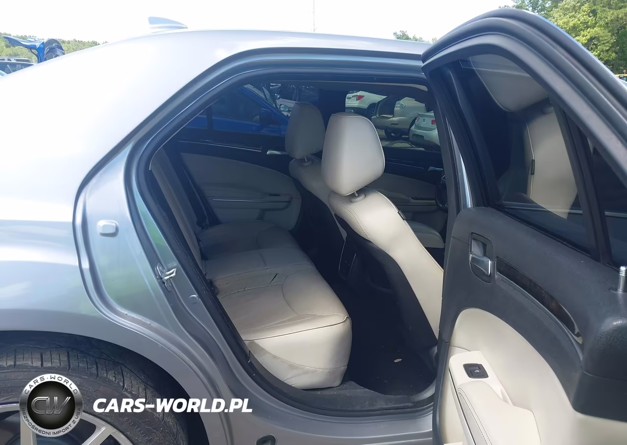 2015 Chrysler 300C VIN:2C3CCAET3FH736226 - 8