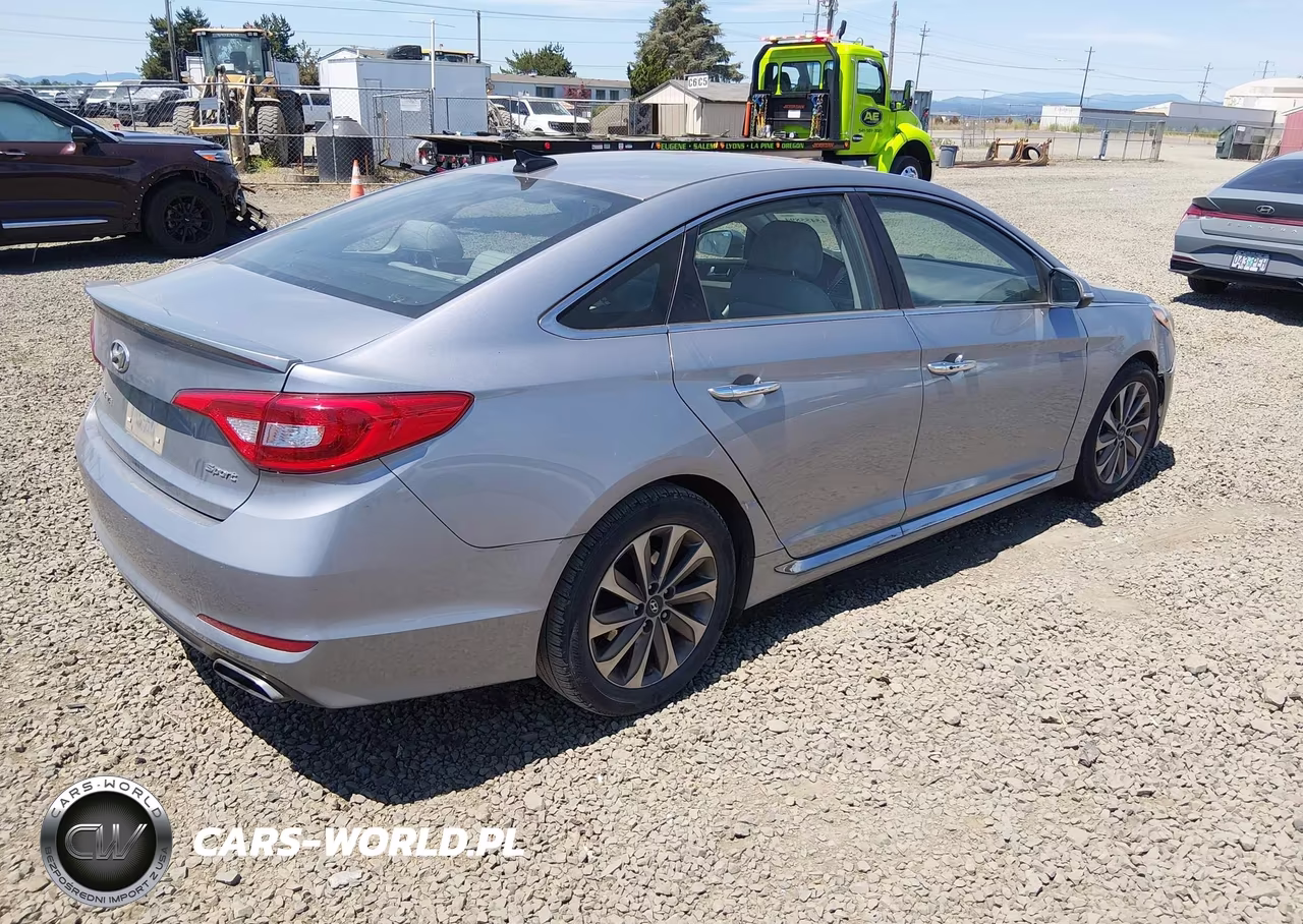 2015 Hyundai Sonata Sport VIN:5NPE34AF8FH135259 - 4
