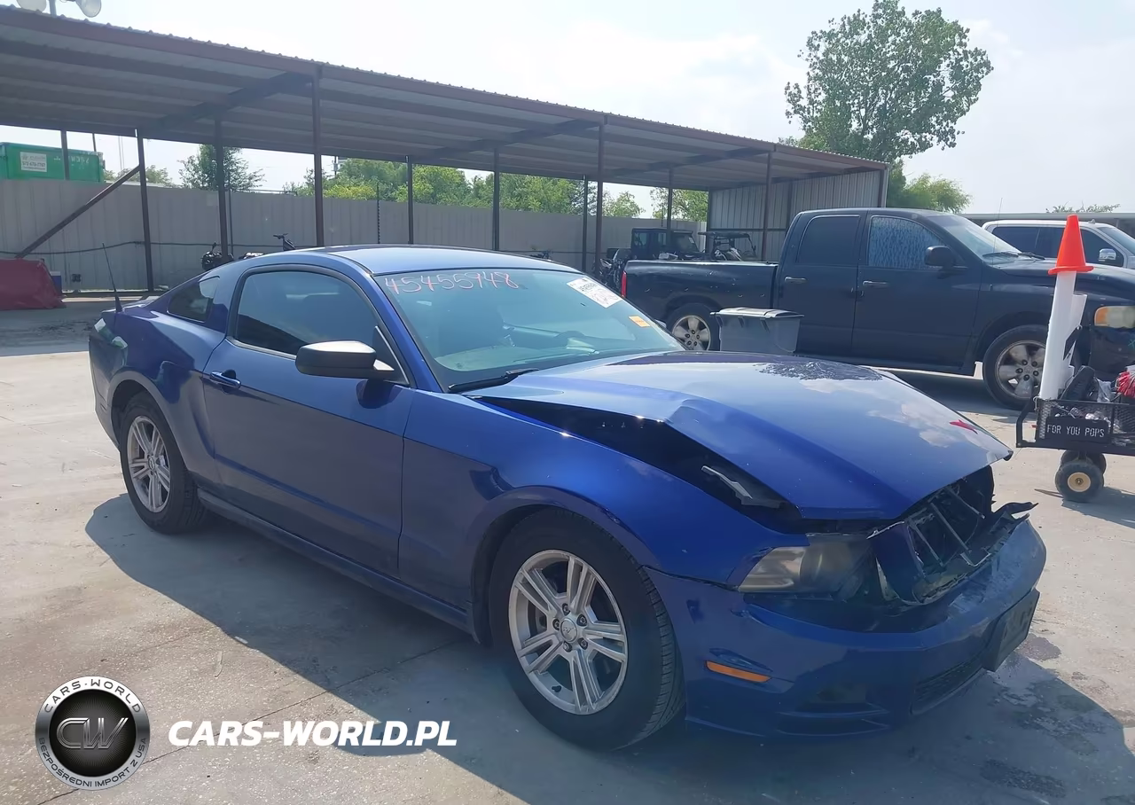 2013 Ford Mustang V6-V6 Premium