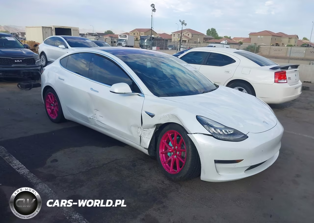 2018 Tesla Model 3 Long Range-Mid Range – zdjęcie 1 z 18