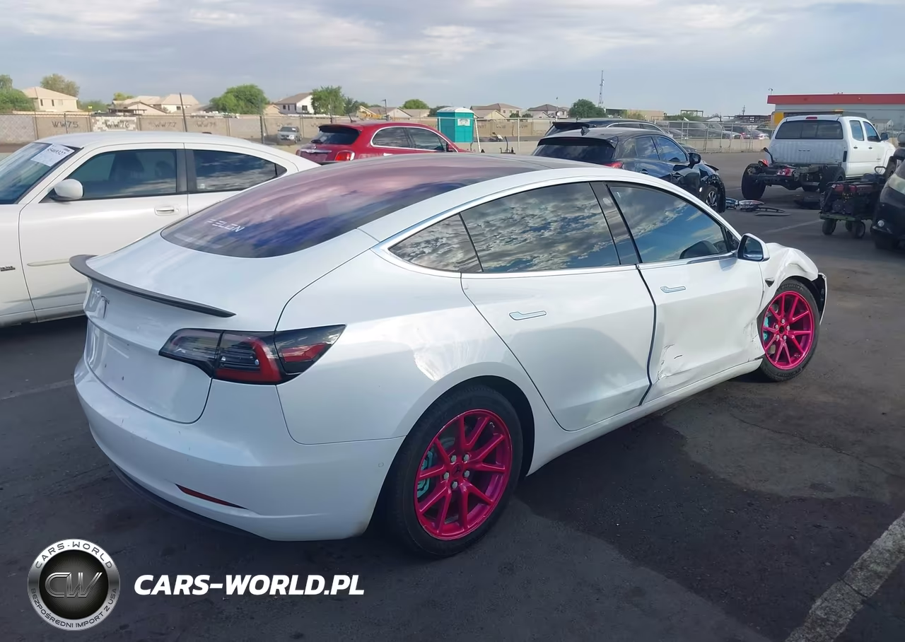 2018 Tesla Model 3 Long Range-Mid Range VIN:5YJ3E1EA1JF019701 - 4