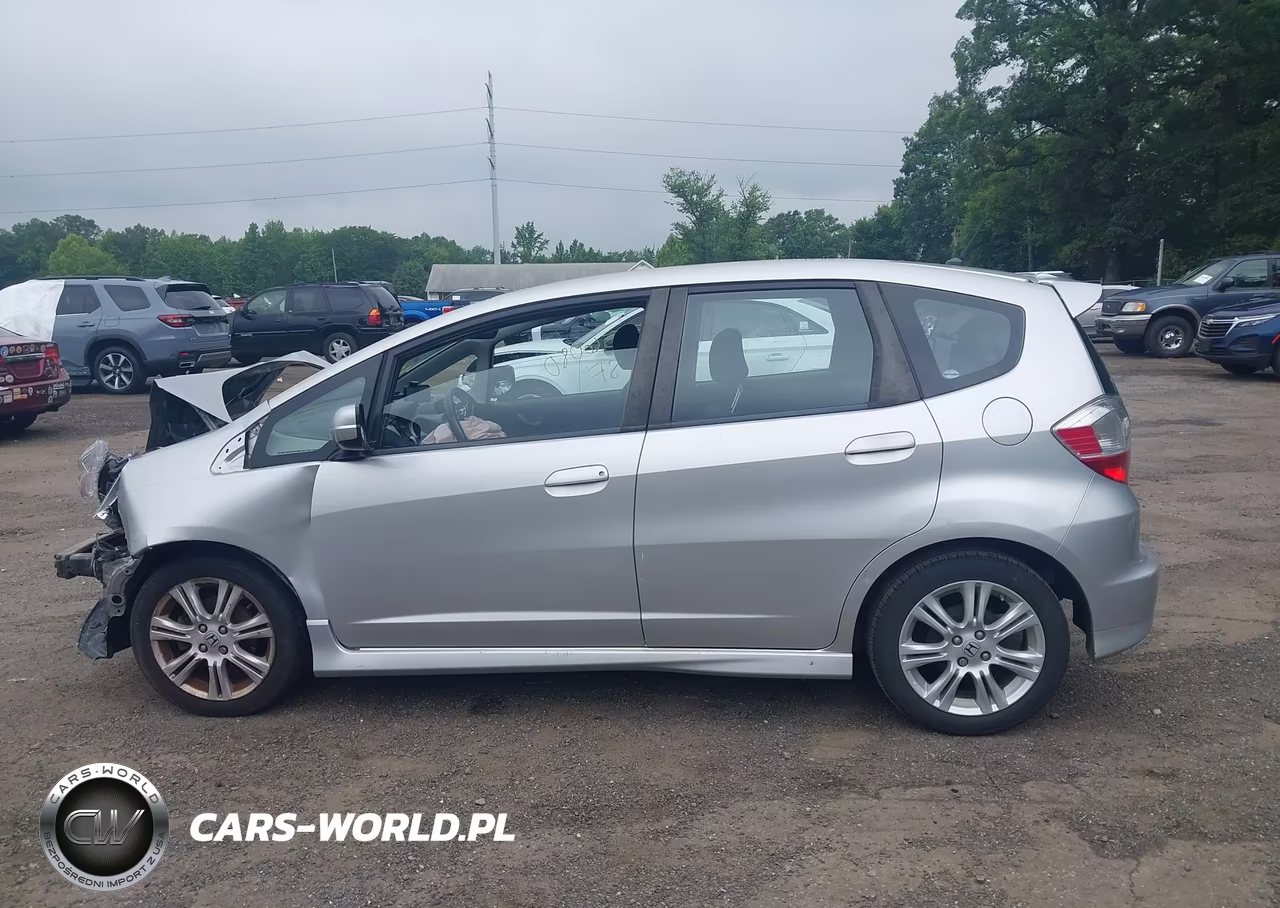 2011 Honda Fit Sport VIN:JHMGE8H57BC014167 - 15