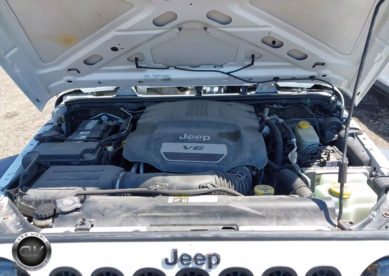 2015 Jeep Wrangler Unlimited Sport VIN:1C4BJWDG0FL635811 - 10