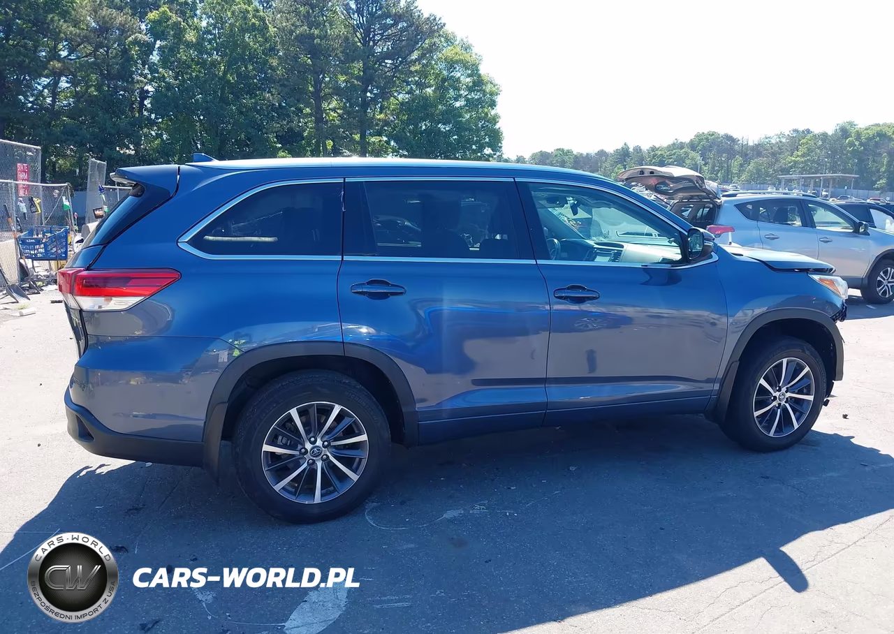 2018 Toyota Highlander Xle VIN:5TDJZRFH7JS824927 - 14