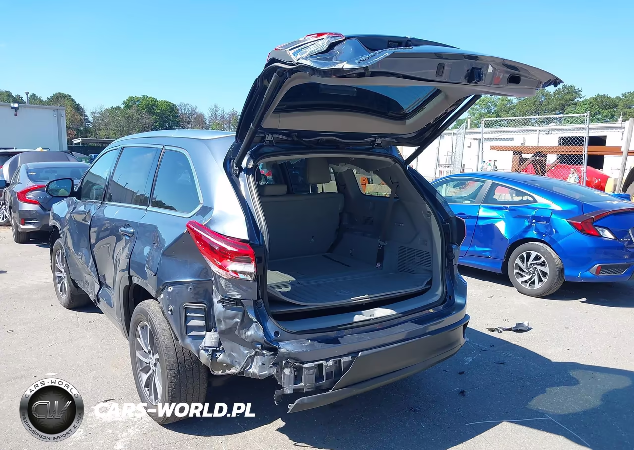 2018 Toyota Highlander Xle VIN:5TDJZRFH7JS824927 - 3