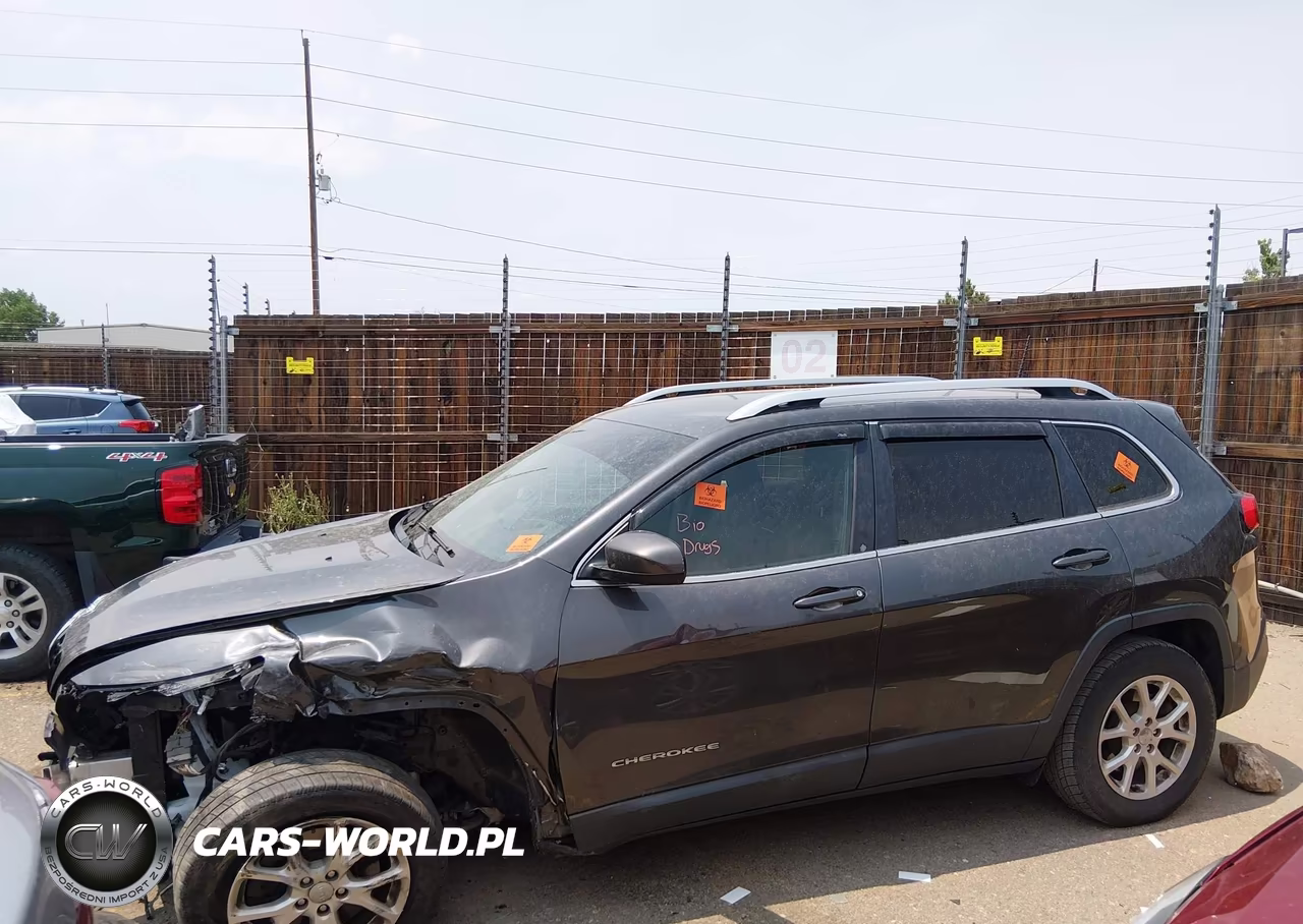 2017 Jeep Cherokee Latitude VIN:1C4PJMCB0HW556804 - 13