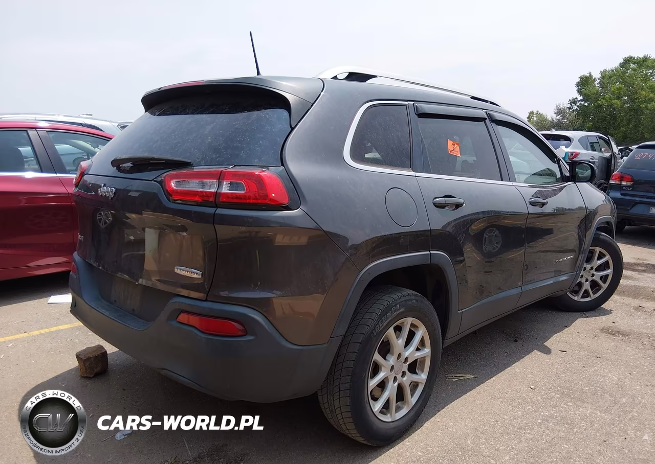 2017 Jeep Cherokee Latitude VIN:1C4PJMCB0HW556804 - 4