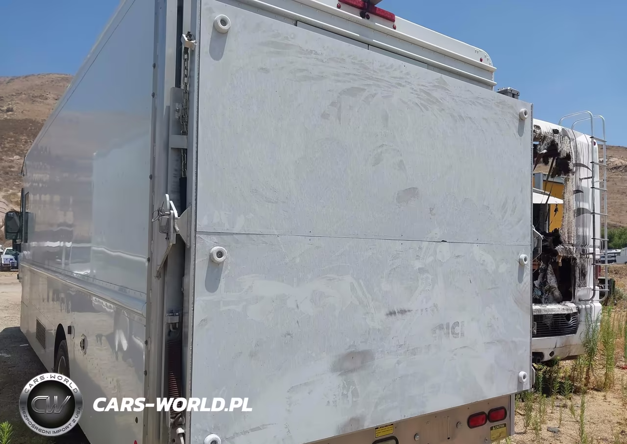 2018 Ford F-59 Commercial Stripped VIN:1F65F5KY6J0A07351 - 12