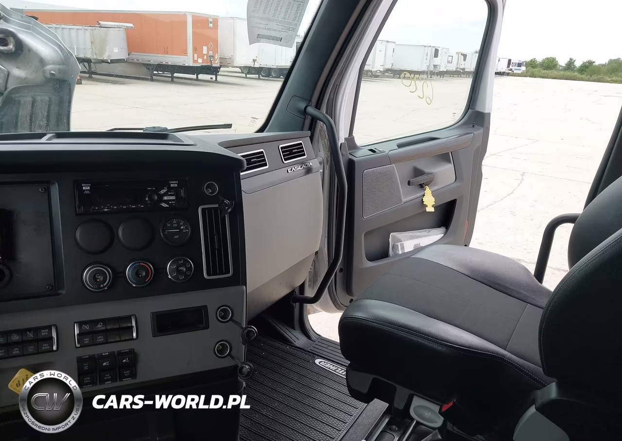 2019 Freightliner New Cascadia 126 VIN:1FUJHHDR1KLKH8643 - 23