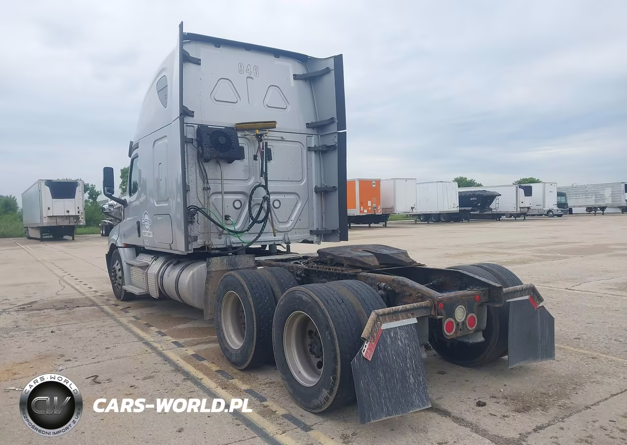 2019 Freightliner New Cascadia 126 VIN:1FUJHHDR1KLKH8643 - 3