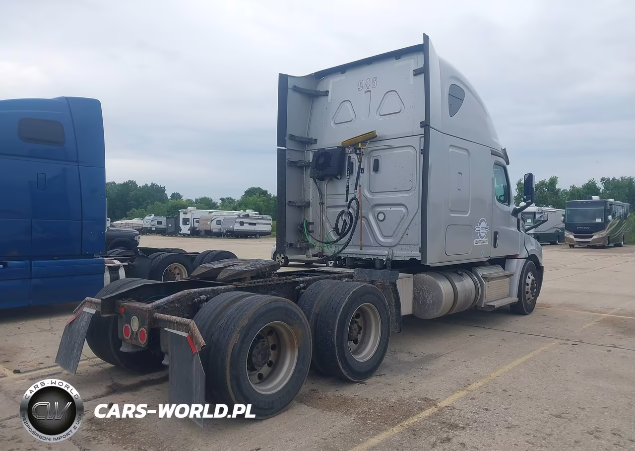 2019 Freightliner New Cascadia 126 VIN:1FUJHHDR1KLKH8643 - 4