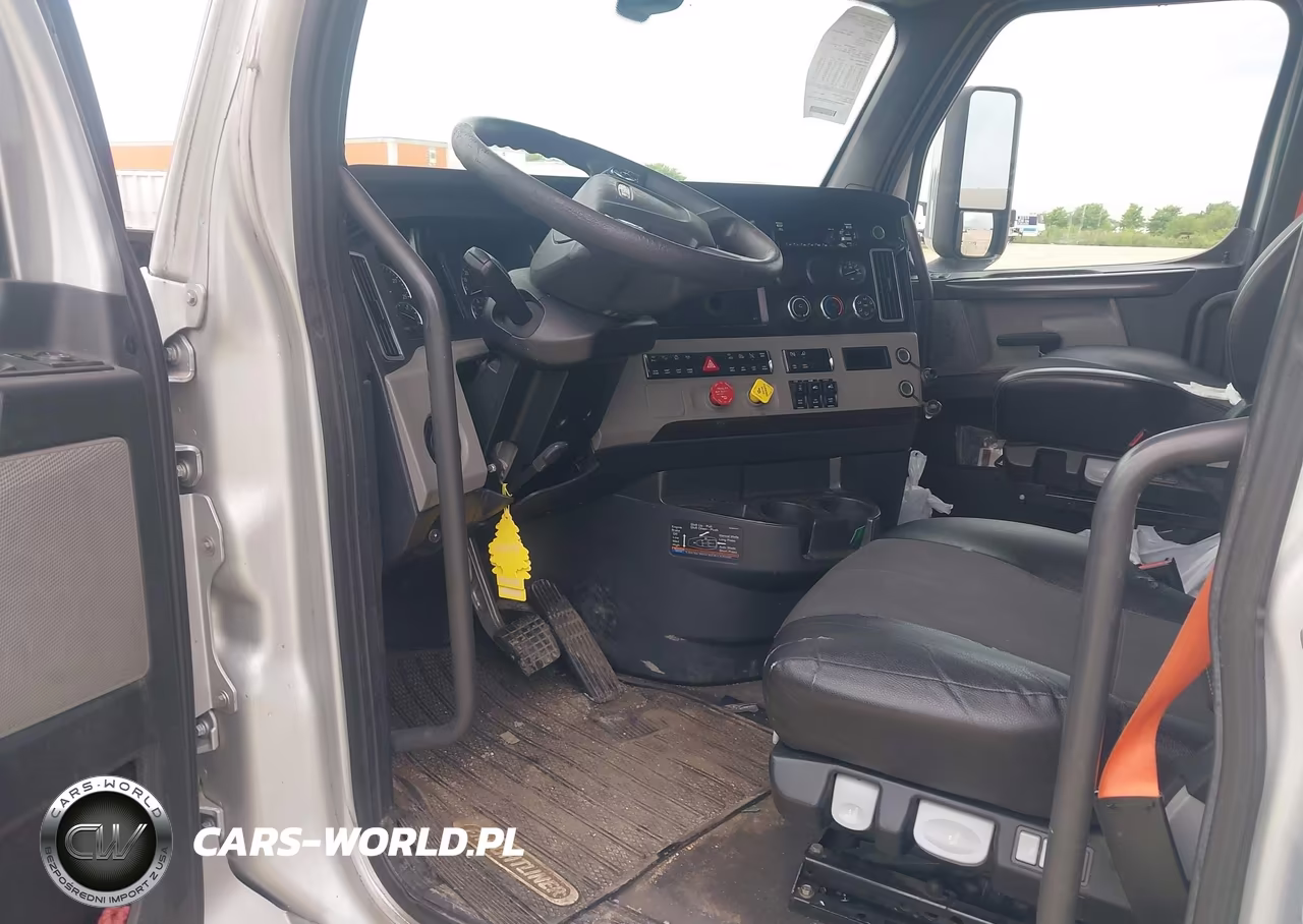 2019 Freightliner New Cascadia 126 VIN:1FUJHHDR1KLKH8643 - 7