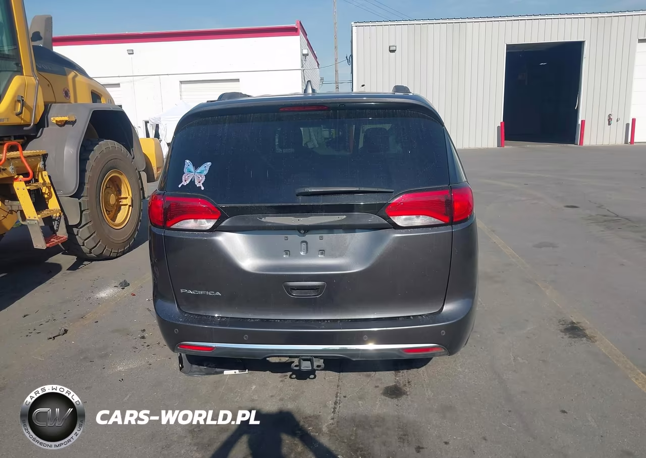 2017 Chrysler Pacifica Touring-L VIN:2C4RC1BG6HR551338 - 16