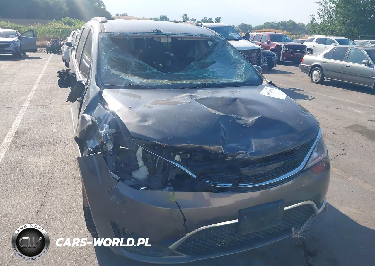 2017 Chrysler Pacifica Touring-L VIN:2C4RC1BG6HR551338 - 6