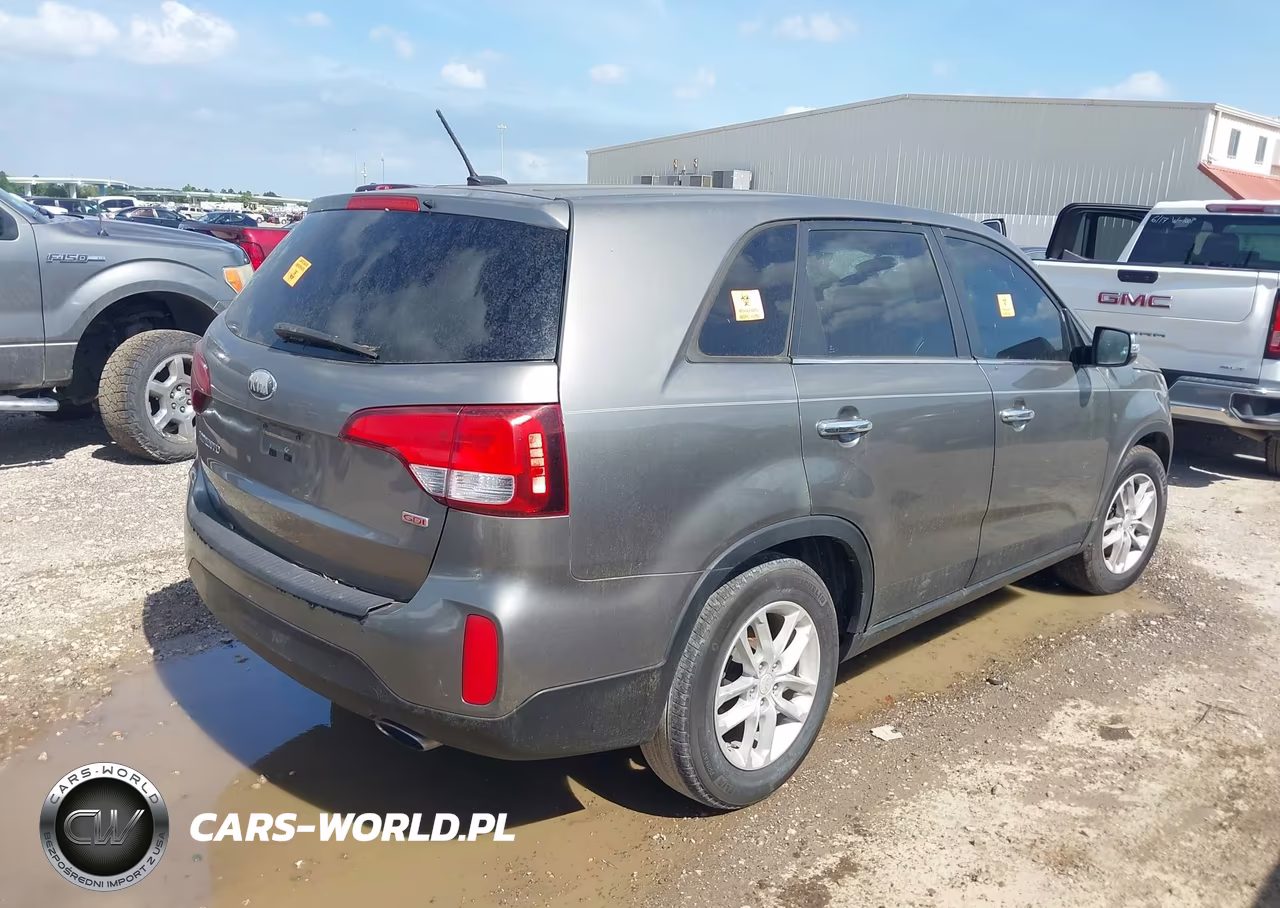 2014 Kia Sorento Lx VIN:5XYKT4A67EG425968 - 4