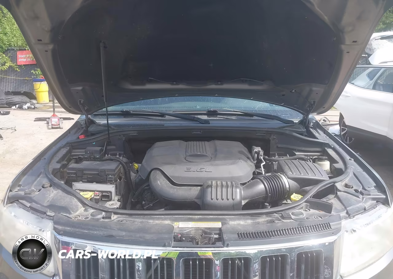 2011 Jeep Grand Cherokee Laredo VIN:1J4RR4GG5BC670808 - 10