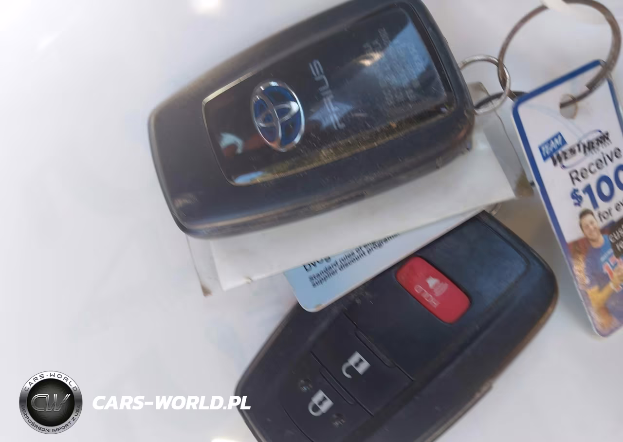 2021 Toyota Prius Le VIN:JTDKAMFU6M3134054 - 11