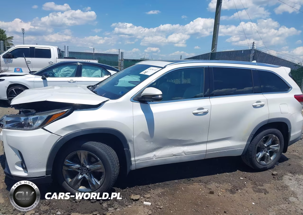 2017 Toyota Highlander Limited Platinum VIN:5TDDZRFH1HS441816 - 15