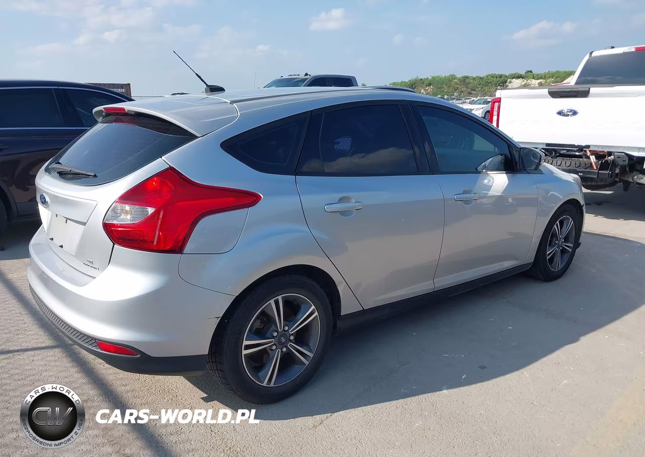 2014 Ford Focus Se VIN:1FADP3K25EL354881 - 4