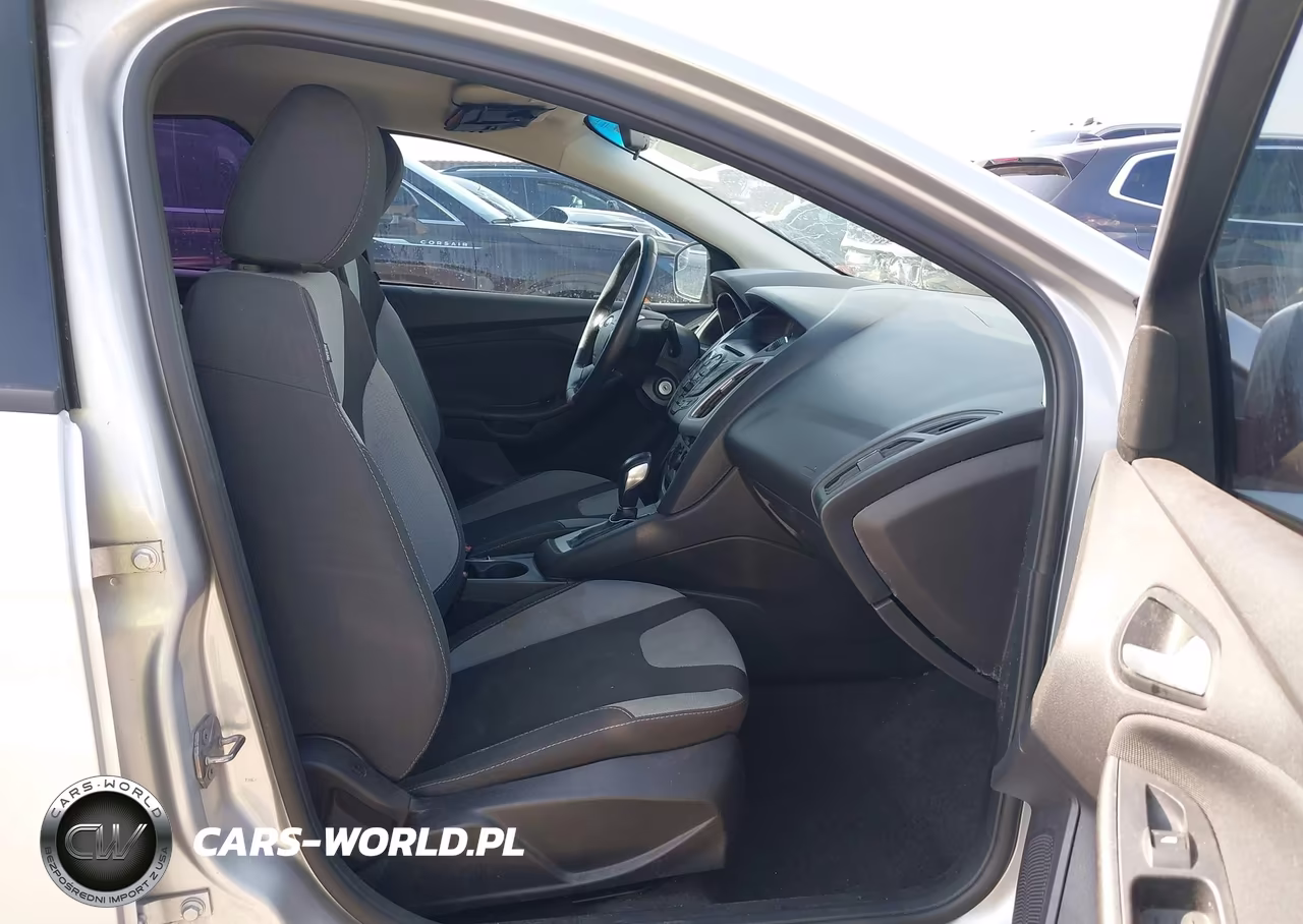 2014 Ford Focus Se VIN:1FADP3K25EL354881 - 5