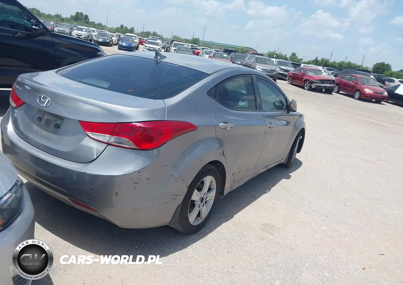2013 Hyundai Elantra Gls VIN:KMHDH4AE3DU487166 - 4