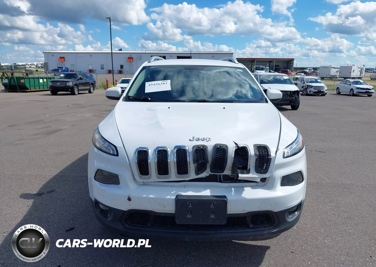 2018 Jeep Cherokee Latitude Plus 4X4 VIN:1C4PJMLBXJD536061 - 13
