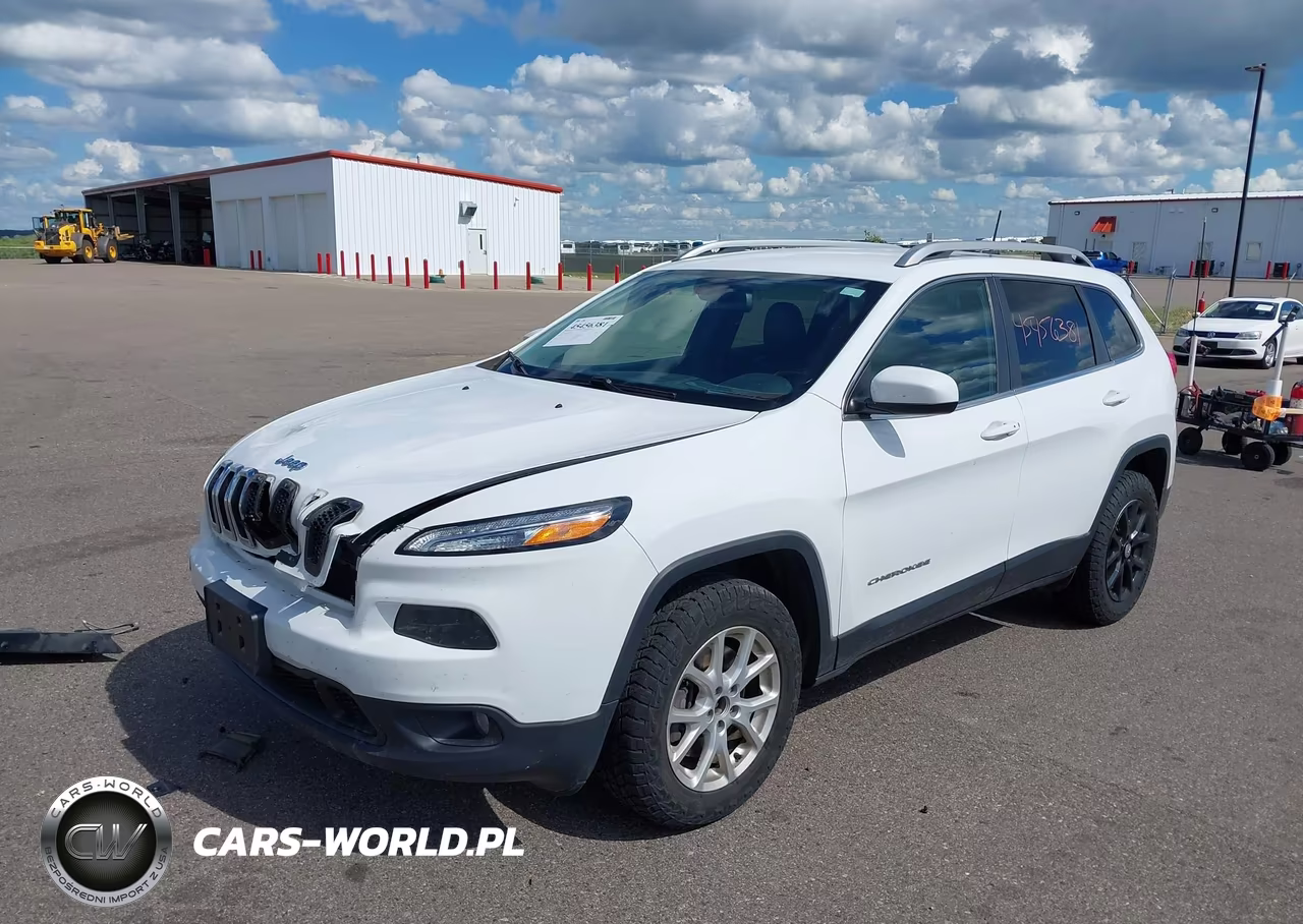 2018 Jeep Cherokee Latitude Plus 4X4 VIN:1C4PJMLBXJD536061 - 2
