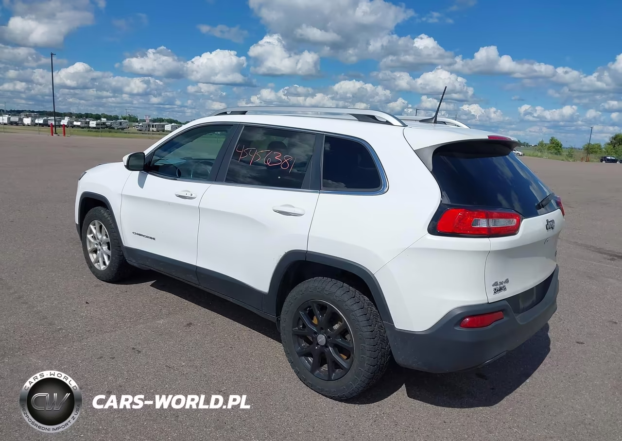 2018 Jeep Cherokee Latitude Plus 4X4 VIN:1C4PJMLBXJD536061 - 3