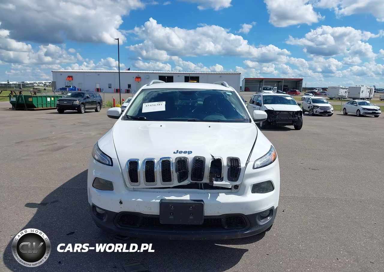 2018 Jeep Cherokee Latitude Plus 4X4 VIN:1C4PJMLBXJD536061 - 6