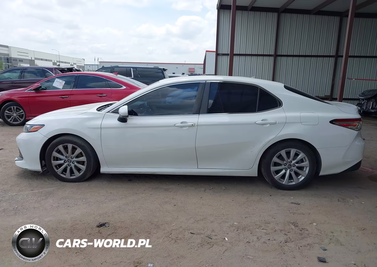 2018 Toyota Camry Le VIN:JTNB11HKXJ3029051 - 14