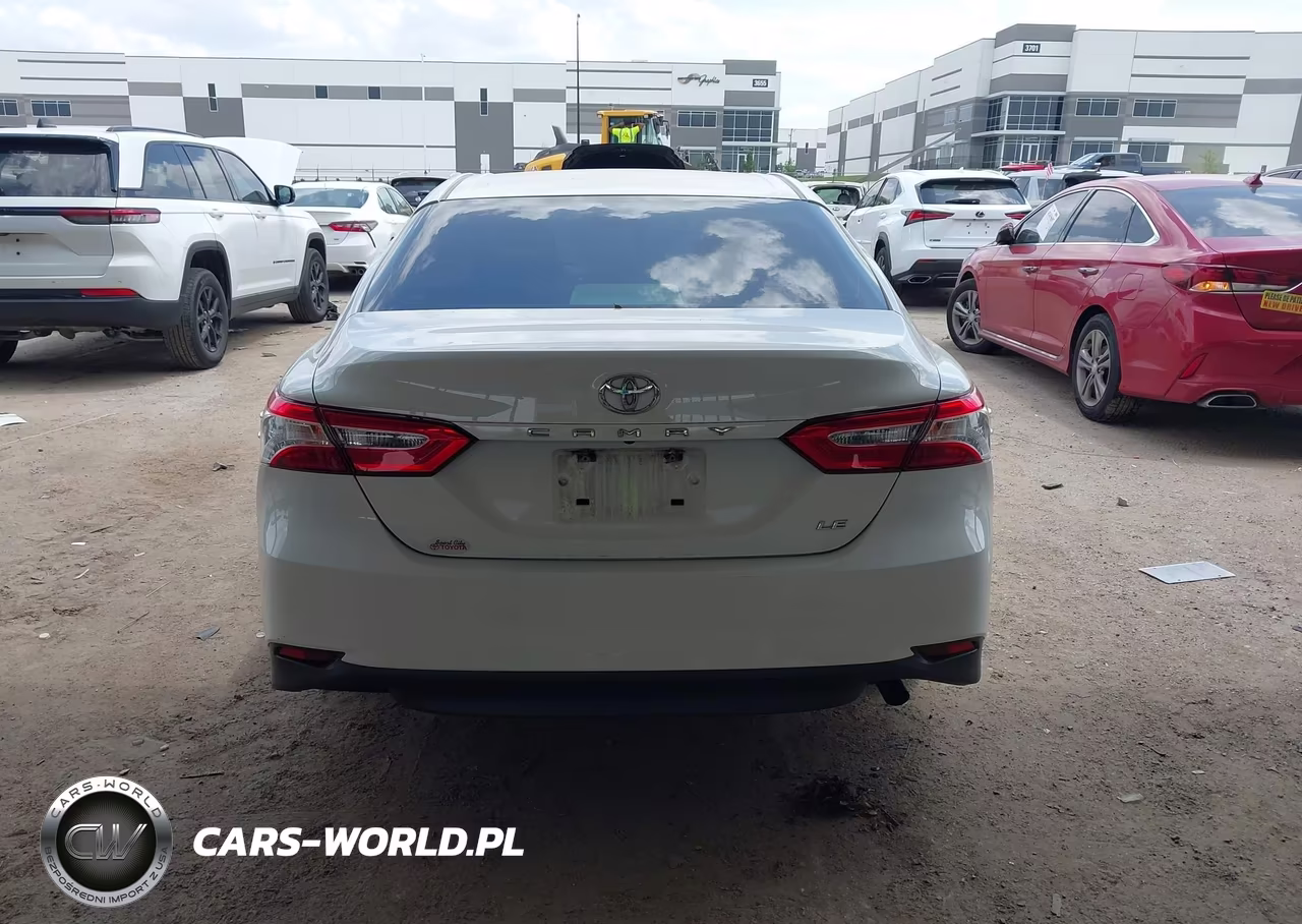 2018 Toyota Camry Le VIN:JTNB11HKXJ3029051 - 16