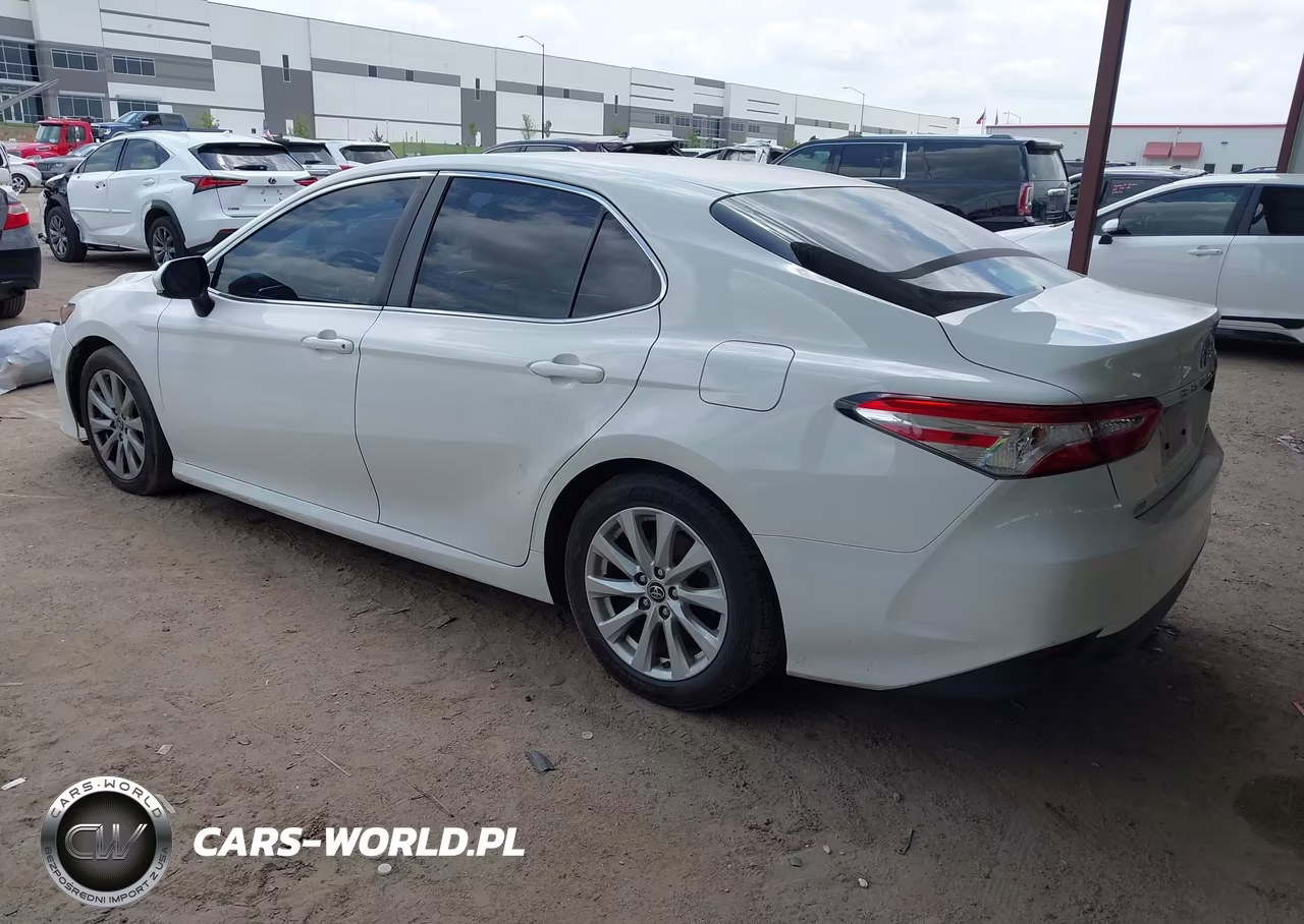 2018 Toyota Camry Le VIN:JTNB11HKXJ3029051 - 3