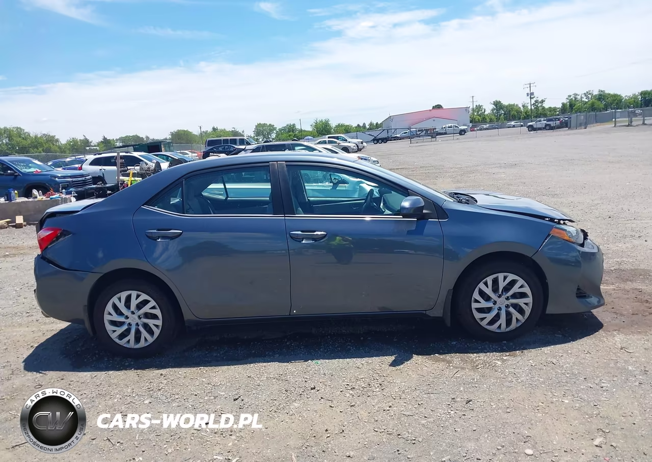 2018 Toyota Corolla Le VIN:2T1BURHE6JC097410 - 13