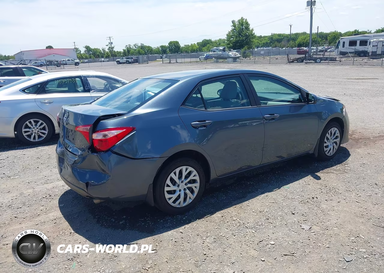 2018 Toyota Corolla Le VIN:2T1BURHE6JC097410 - 4