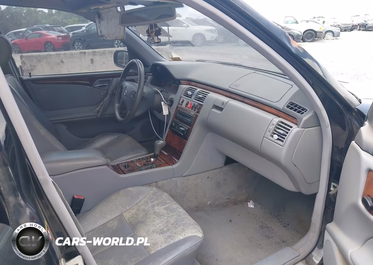 2000 Mercedes-Benz E 320 VIN:WDBJF65J8YB115094 - 5