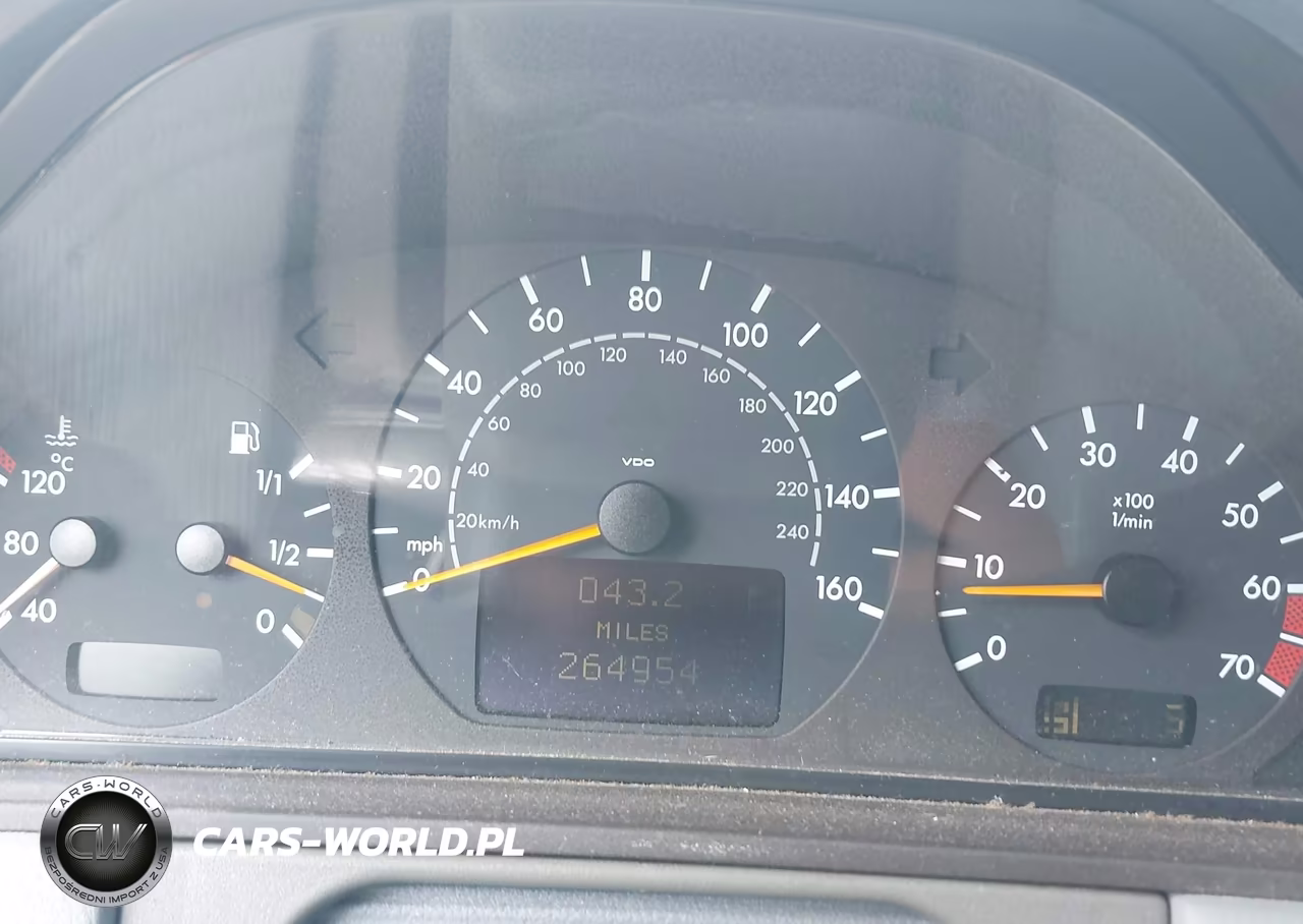 2000 Mercedes-Benz E 320 VIN:WDBJF65J8YB115094 - 7