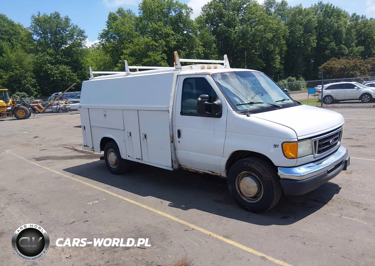 2003 Ford E-350 Cutaway Standard