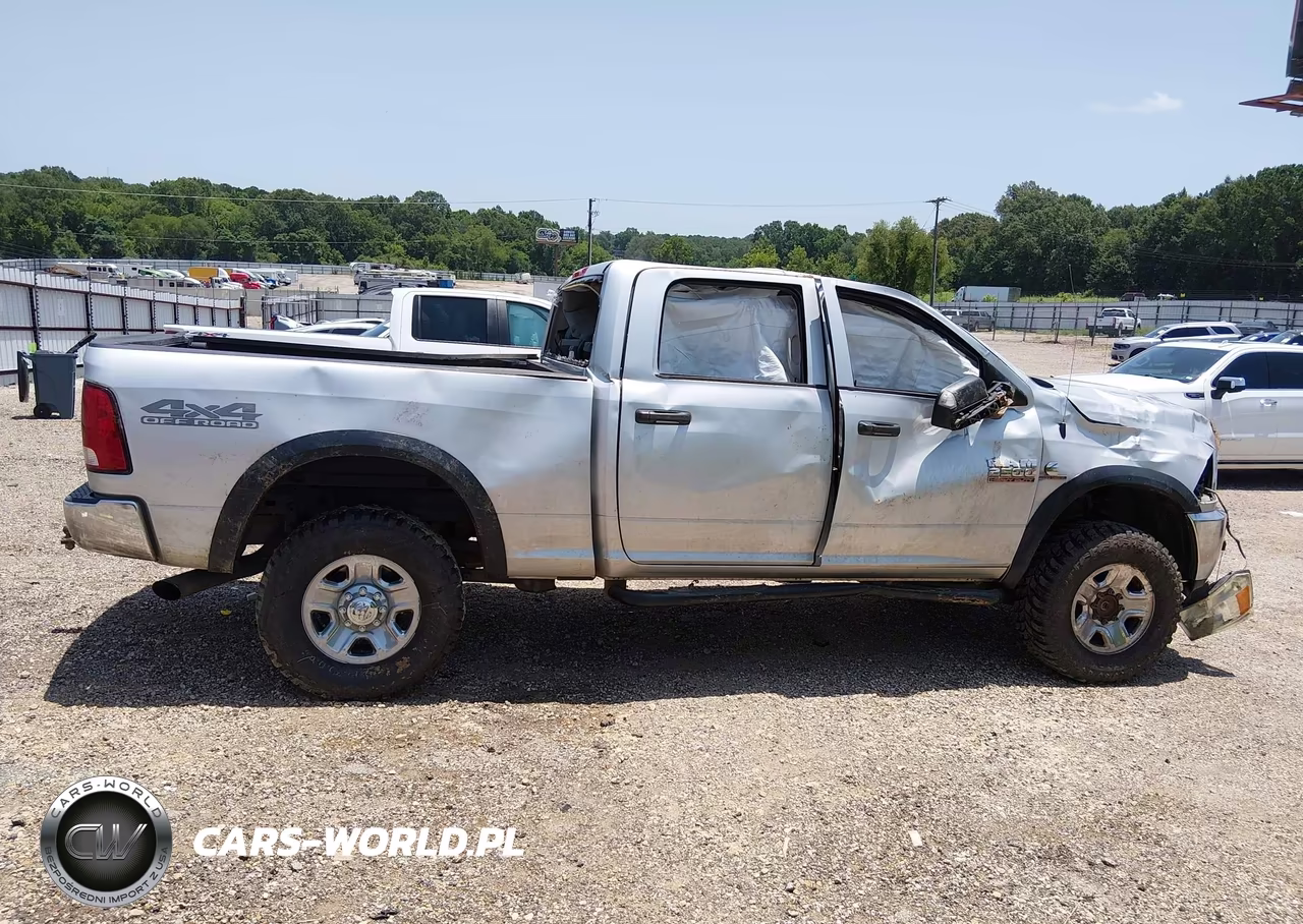 2018 Ram 2500 VIN:3C6UR5CL9JG378512 - 12