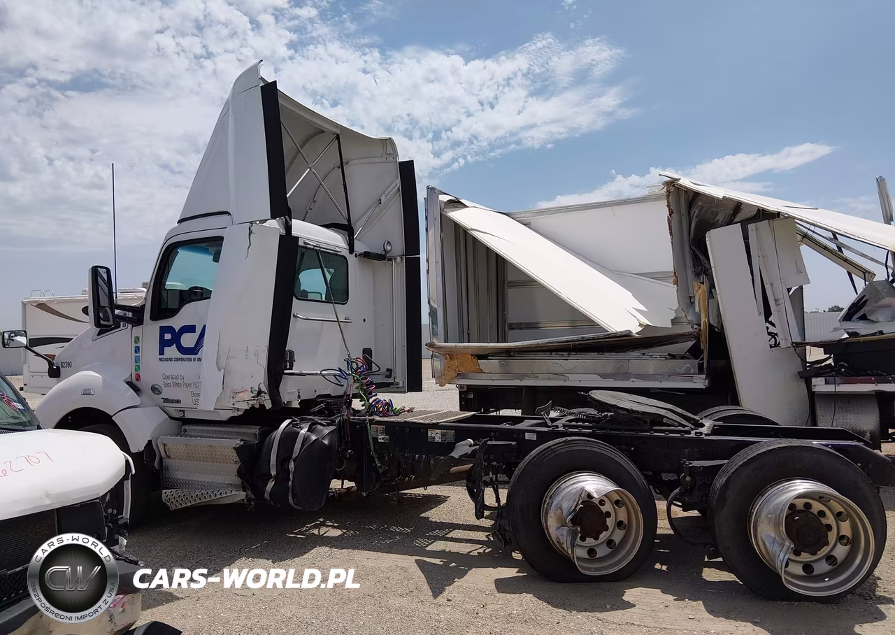 2020 Kenworth T680 VIN:1XKYDP9X1LJ312220 - 13
