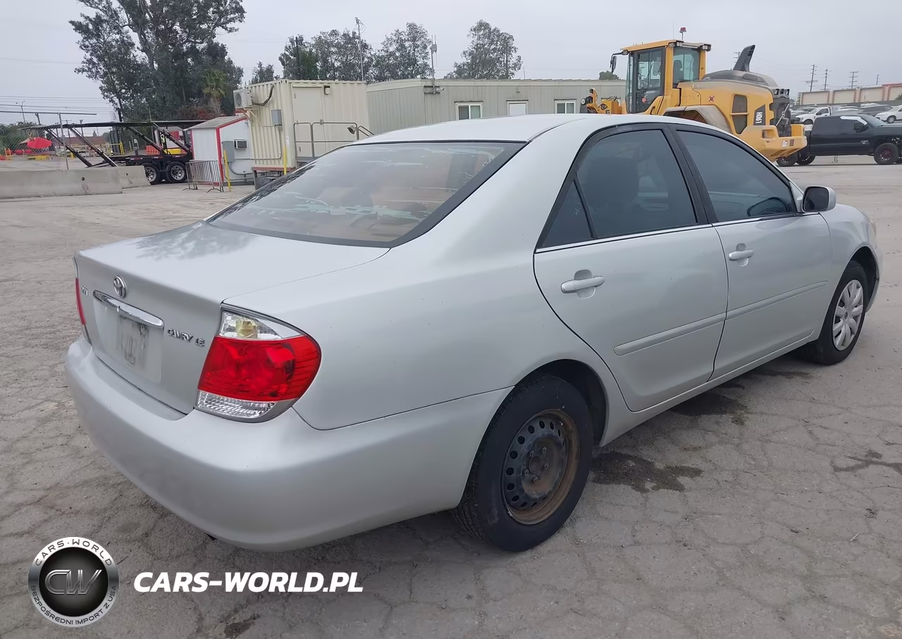 2005 Toyota Camry Le VIN:4T1BE32KX5U413226 - 4