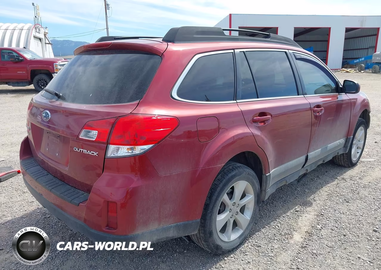 2013 Subaru Outback 2.5I Premium VIN:4S4BRCCC3D3265839 - 4