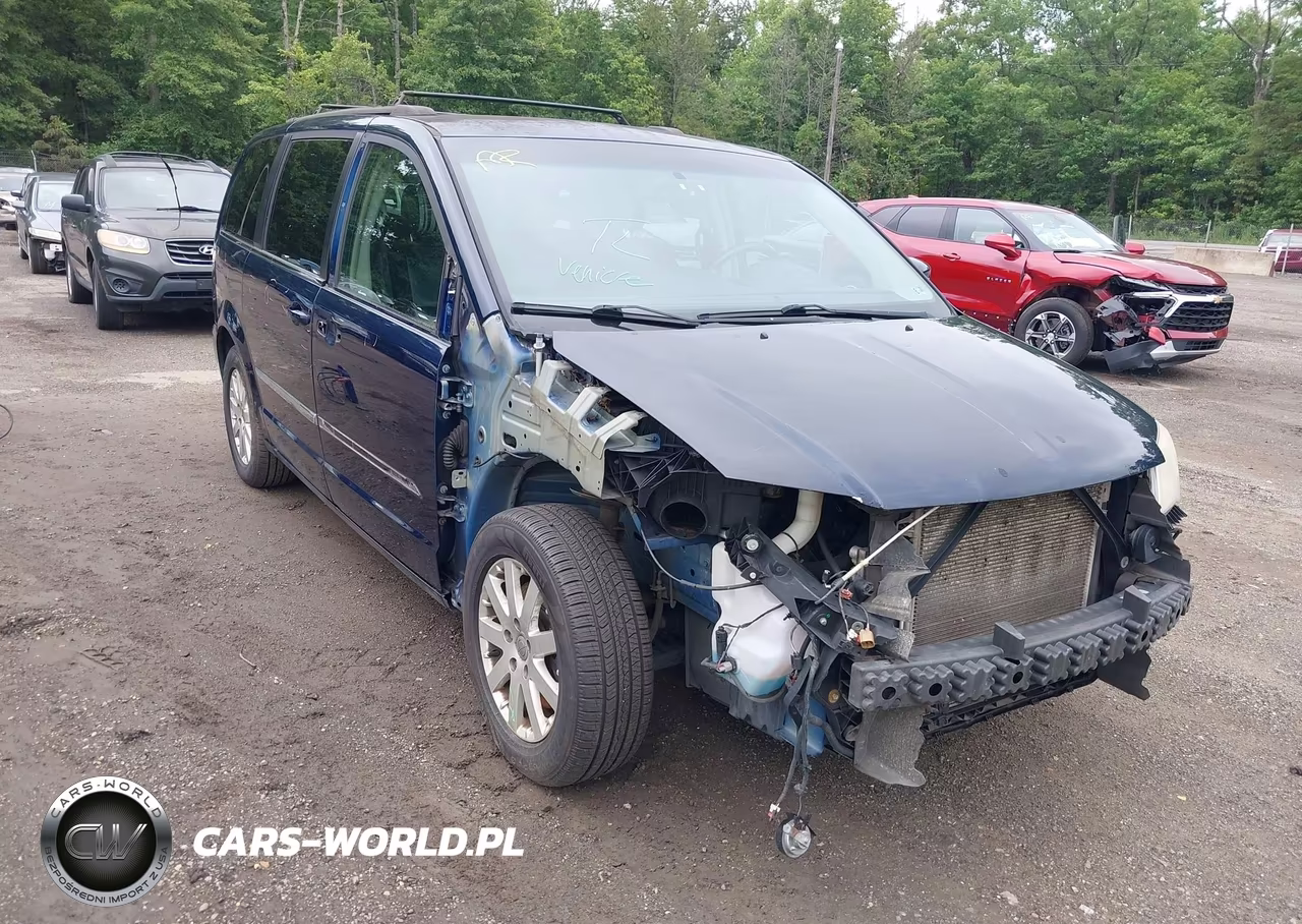 2014 Chrysler Town & Country Touring – zdjęcie 1 z 11
