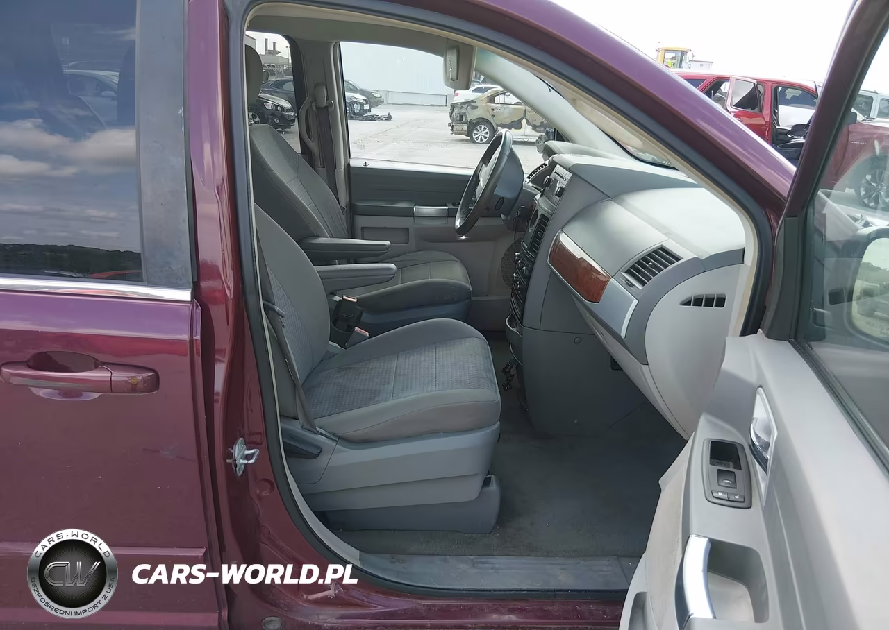 2008 Chrysler Town & Country Touring VIN:2A8HR54PX8R740582 - 5