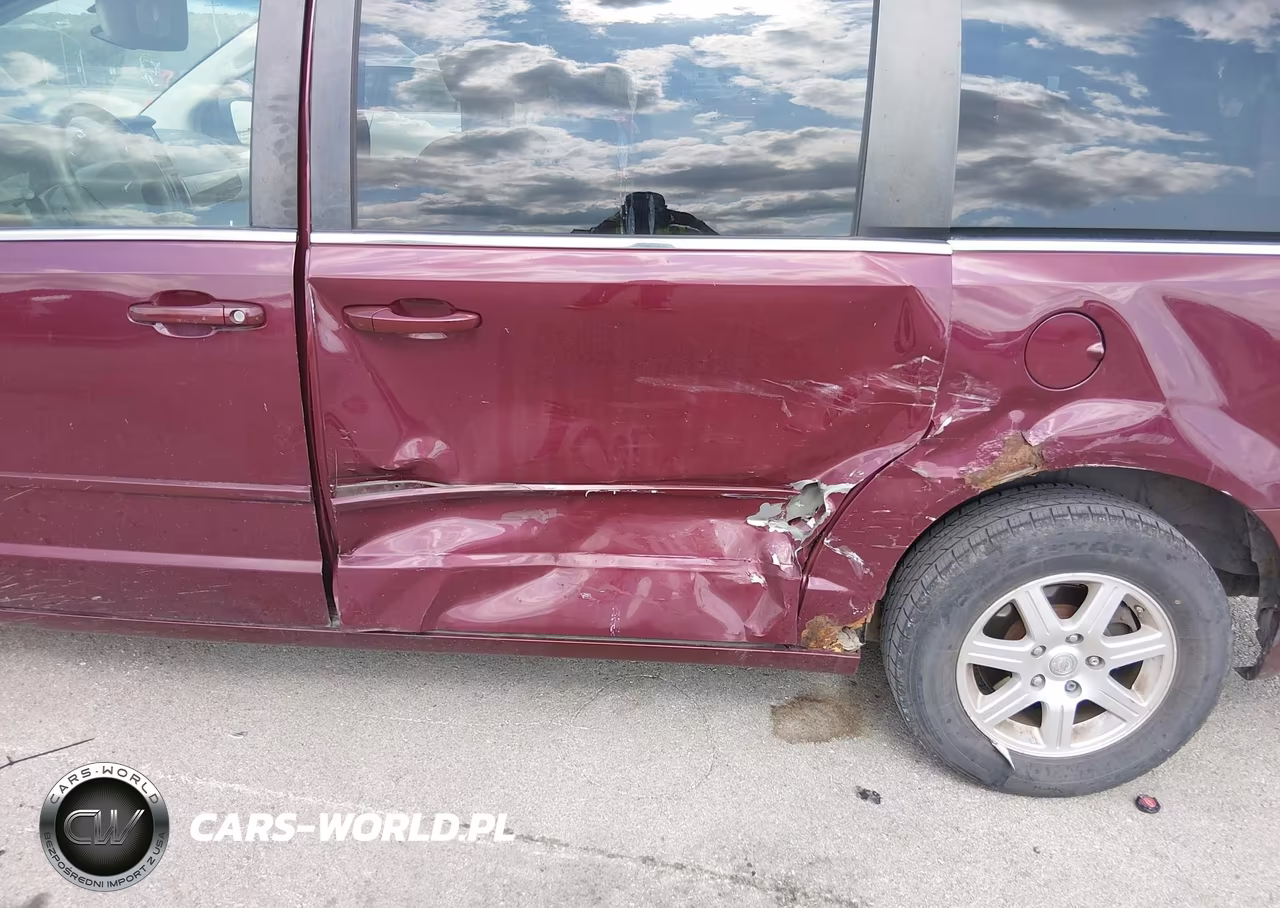 2008 Chrysler Town & Country Touring VIN:2A8HR54PX8R740582 - 6