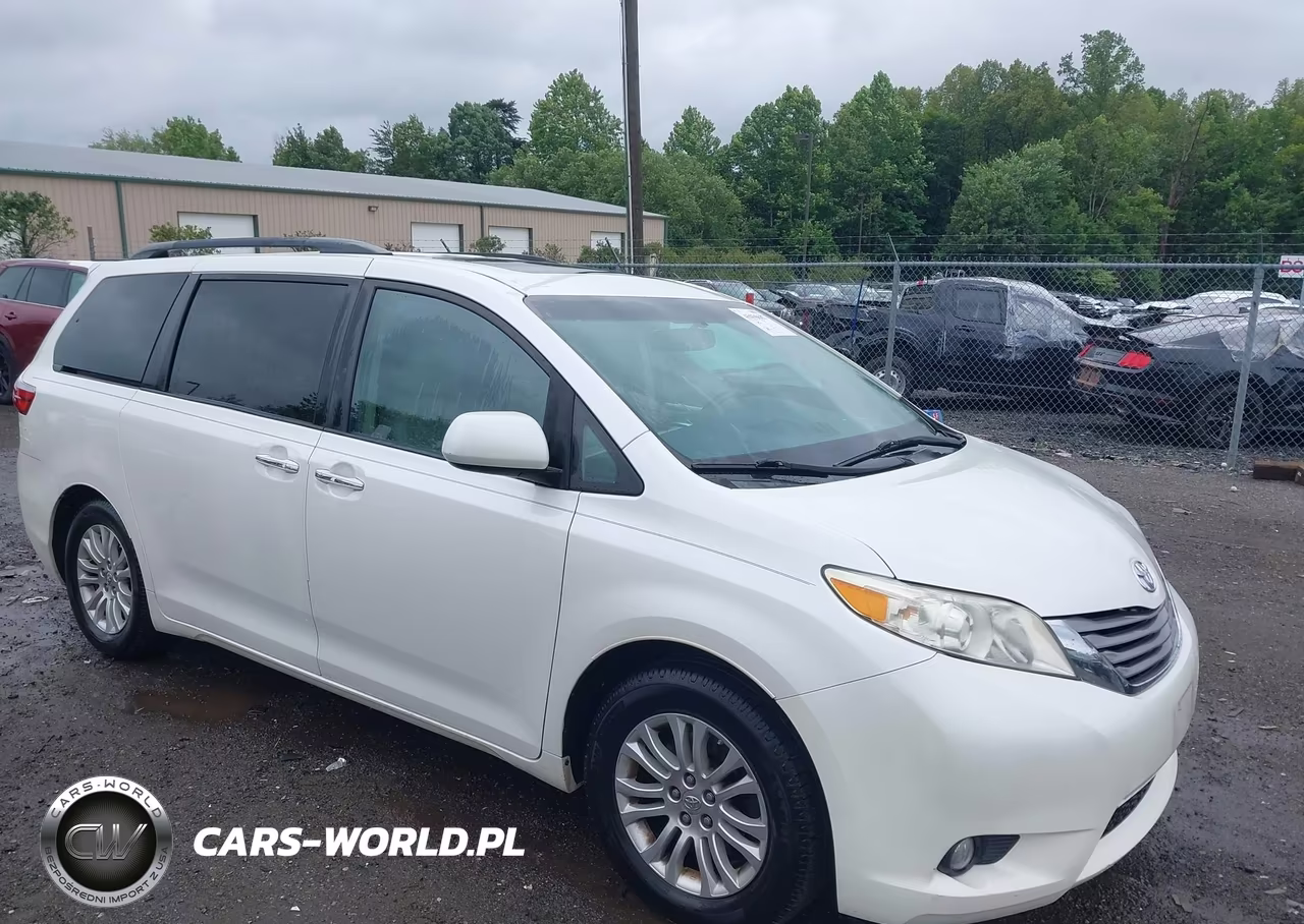 2015 Toyota Sienna Xle 8 Passenger – zdjęcie 1 z 17