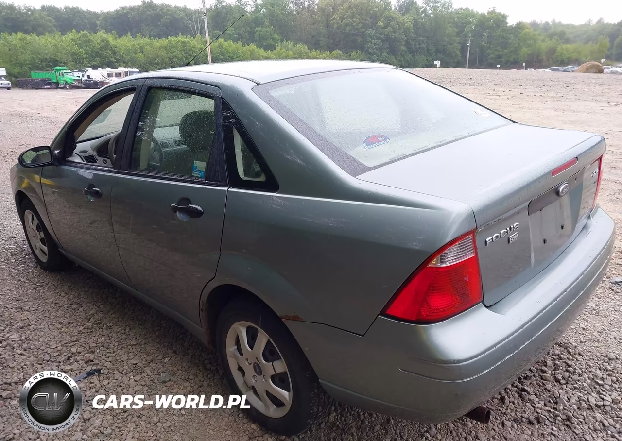 2005 Ford Focus Zx4 VIN:1FAFP34N55W201352 - 3
