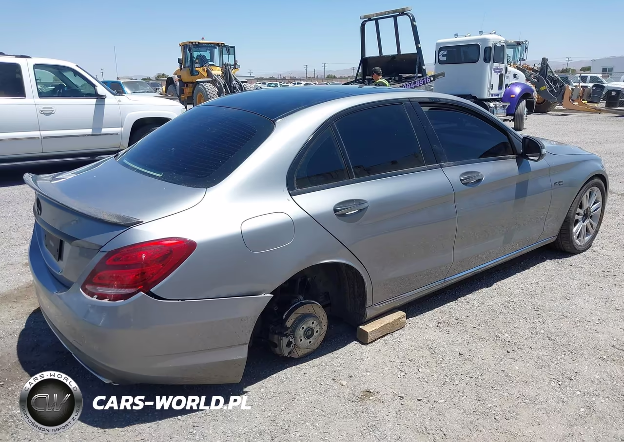 2015 Mercedes-Benz C 300 4Matic VIN:55SWF4KB7FU018275 - 4