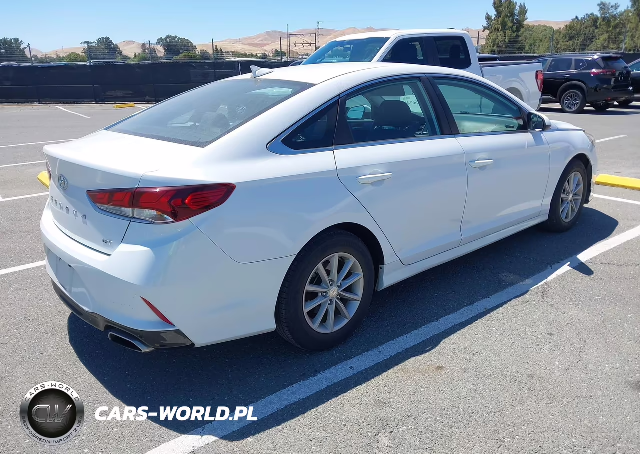 2018 Hyundai Sonata Eco VIN:5NPE24AA9JH682833 - 4