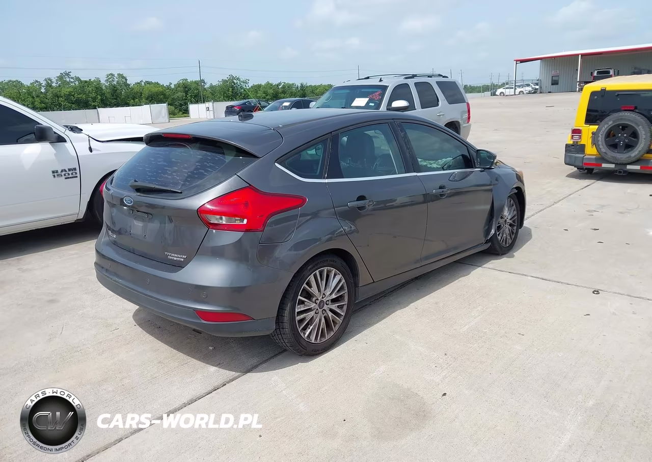 2015 Ford Focus Titanium VIN:1FADP3N29FL387265 - 4